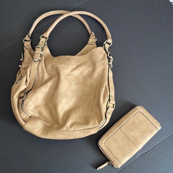 MERONA biege handbag with matching wallet. P/M/A1662 - Picture 2 of 9